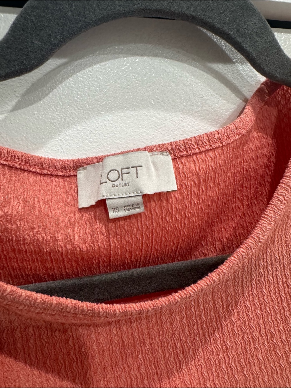 LOFT Short Sleeve Textured Tee in Rose - Picture 3 of 3
